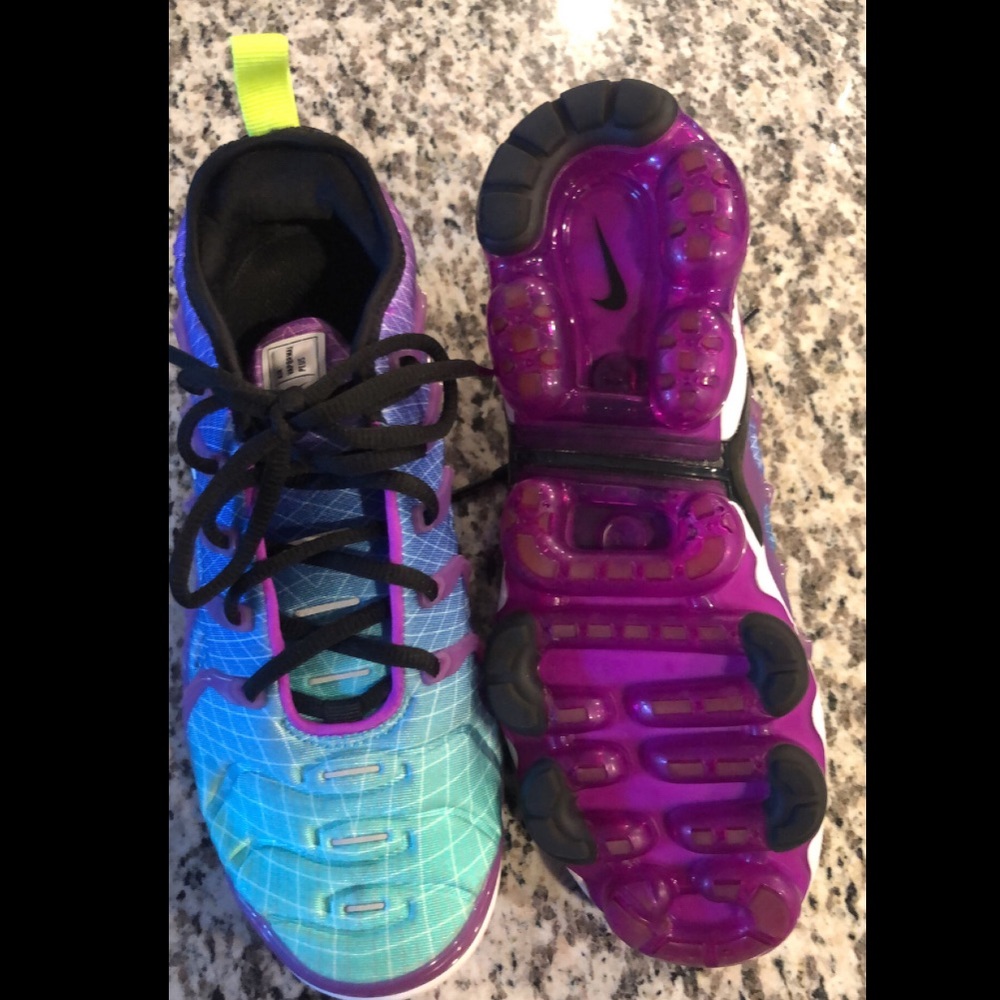 Nike vapor max plus - hyper violet size 5.5 = 8 W